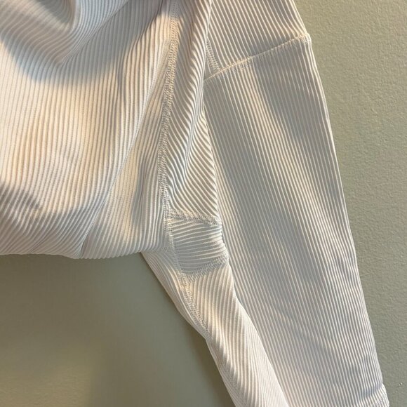 Athleta x Alicia Keys Elation Bike Shorts Size Medium Rib Magnolia White 9 Inch - Picture 5 of 9